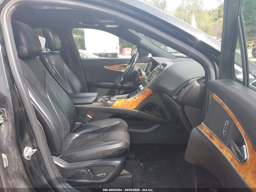 2016 Lincoln Mkx VIN 2LMTJ8LR6GBL83891 IAAI salvage auction — NORMAL WEAR, Clear (Massachusetts), sold $1,100 on 2026-09-16 (photo 5)