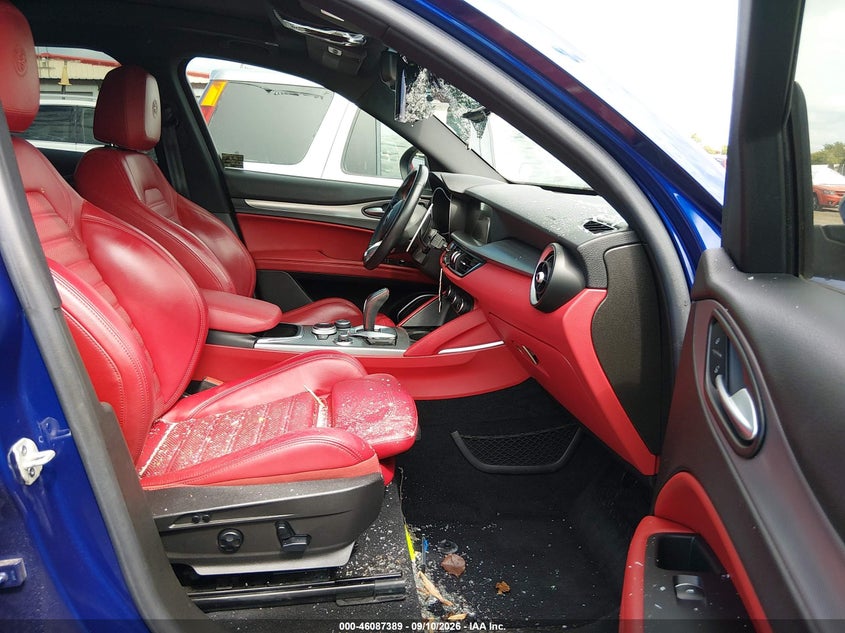 2021 Alfa romeo Stelvio VIN ZASPAKBN0M7D15692 IAAI salvage auction — FRONT END, Salvage Title, sold $11,100 on 2026-09-26 (photo 5)