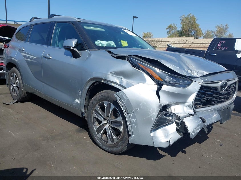 2022 Toyota Highlander VIN 5TDHZRAH6NS100092 — IAAI salvage auction photo