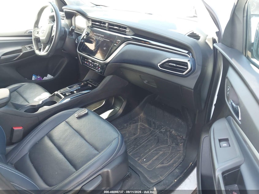 2023 Chevrolet Bolt euv VIN 1G1FZ6S01P4208254 IAAI salvage auction — SIDE, Wait Title, sold $8,900 on 2026-09-27 (photo 5)