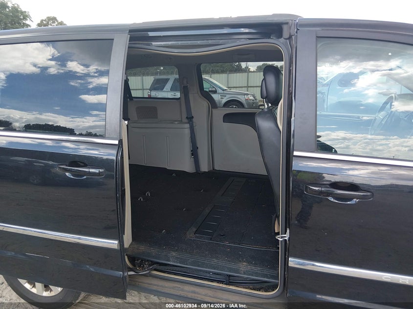 2016 Chrysler Town & country VIN 2C4RC1BG7GR213848 IAAI salvage auction — NORMAL WEAR, Clear (Georgia), sold $475 on 2026-09-26 (photo 8)