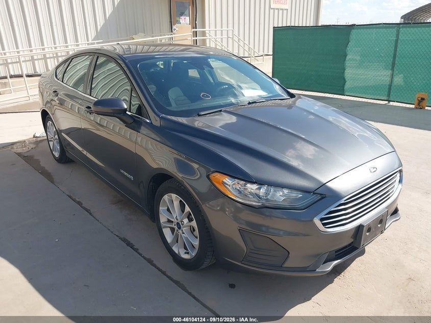 2019 Ford Fusion VIN 3FA6P0LUXKR190838 — IAAI salvage auction photo
