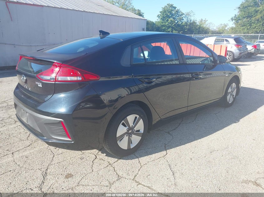 2018 Hyundai Ioniq hybrid VIN KMHC65LC1JU100323 IAAI salvage auction — NORMAL WEAR, SF97 (Ohio), sold $8,150 on 2026-10-13 (photo 4)