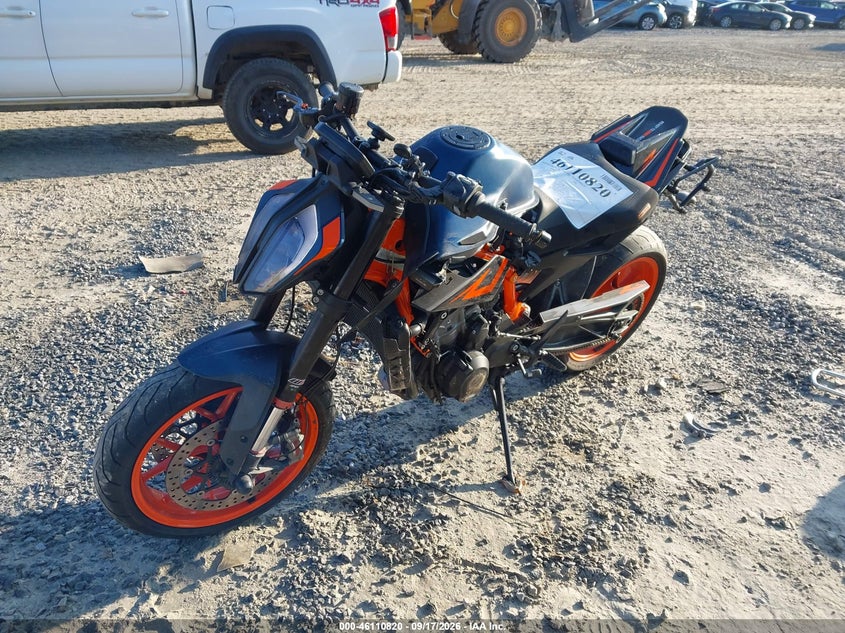 2022 Ktm 890 adventure VIN VBKTU9400NM830167 IAAI salvage auction — LEFT & RIGHT, Salvage (North Carolina), sold $3,025 on 2026-10-06 (photo 2)