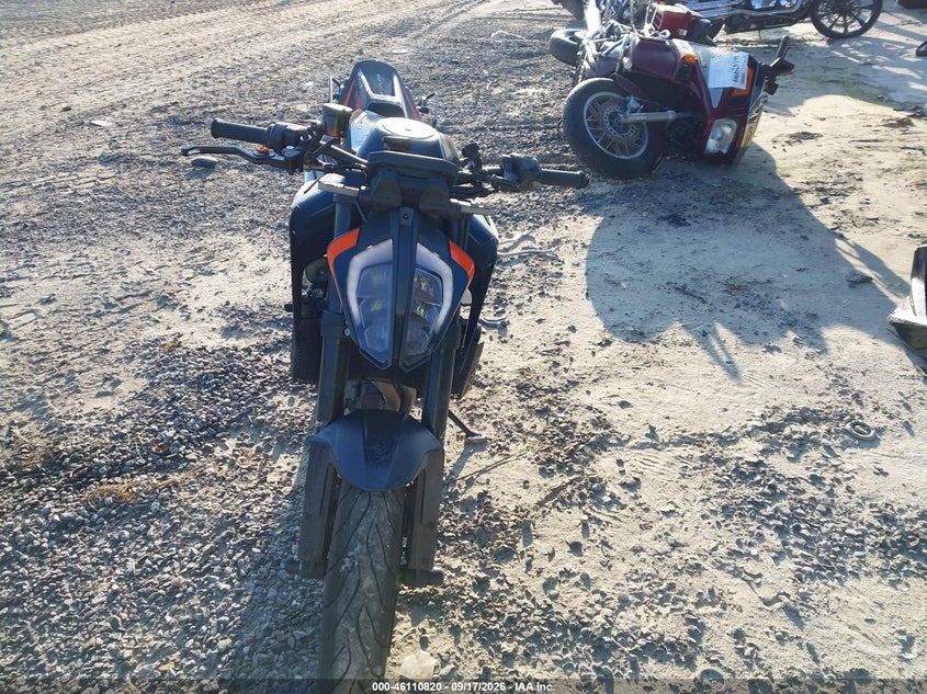 2022 Ktm 890 adventure VIN VBKTU9400NM830167 IAAI salvage auction — LEFT & RIGHT, Salvage (North Carolina), sold $3,025 on 2026-10-06 (photo 5)
