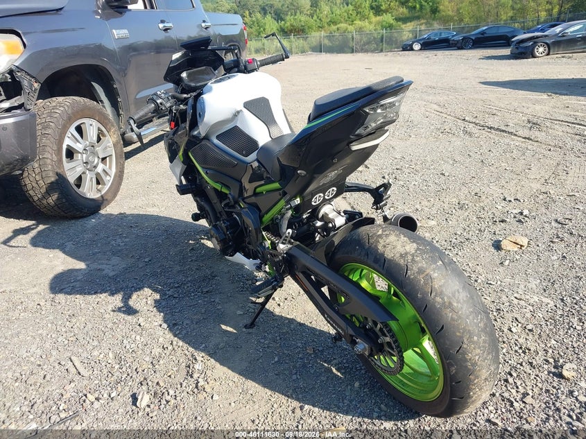 2021 Kawasaki Zr900 VIN ML5ZRDF12MDA43917 IAAI salvage auction — SIDE, Salvage (Alabama), sold $650 on 2026-10-21 (photo 3)