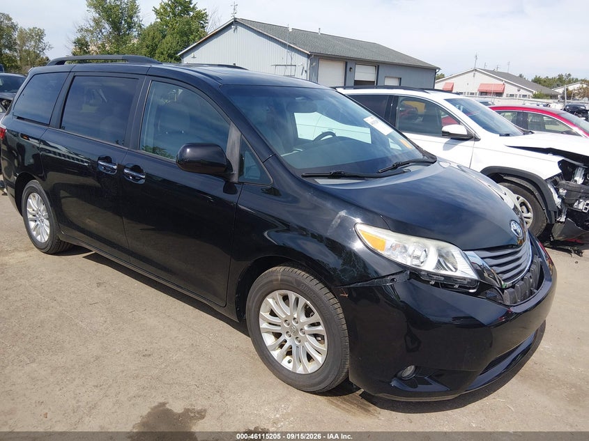2015 Toyota Sienna VIN 5TDYK3DC3FS657495 — IAAI salvage auction photo