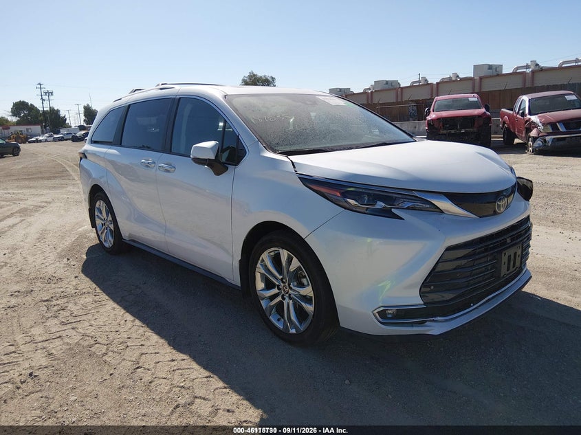 2024 Toyota Sienna VIN 5TDERKEC4RS183715 — IAAI salvage auction photo