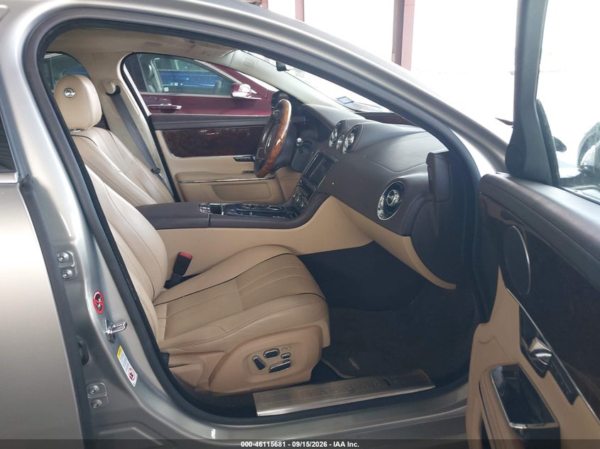 2012 Jaguar Xj VIN SAJWA2GB3CLV36858 IAAI salvage auction — Unknown, Wait Title, sold $0 on 2026-10-16 (photo 5)