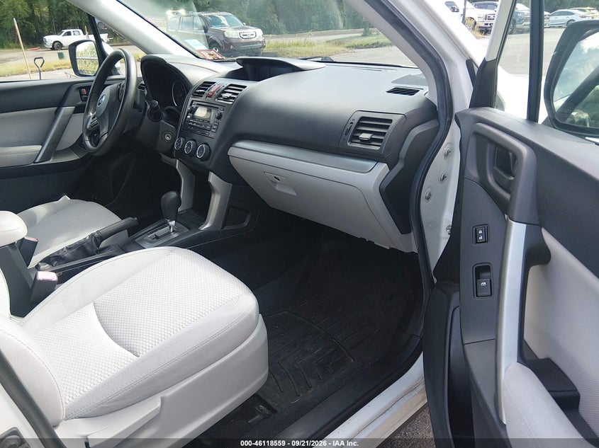 2014 Subaru Forester VIN JF2SJAEC2EH439287 IAAI salvage auction — NORMAL WEAR, Clear (Connecticut), sold $1,250 on 2026-10-01 (photo 5)