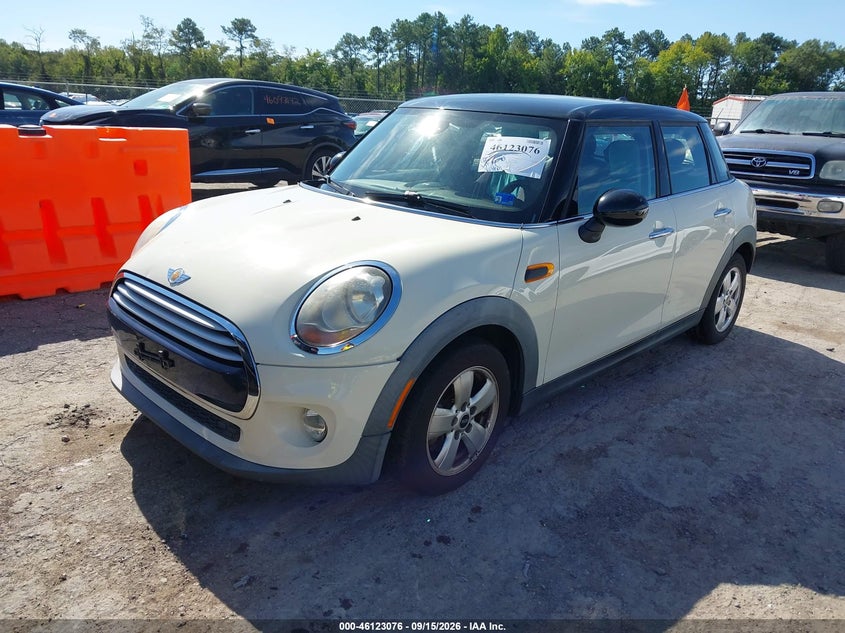 2015 Mini Hard top VIN WMWXS5C50FT837588 IAAI salvage auction — NORMAL WEAR, Clear (Virginia), sold $975 on 2026-09-25 (photo 2)