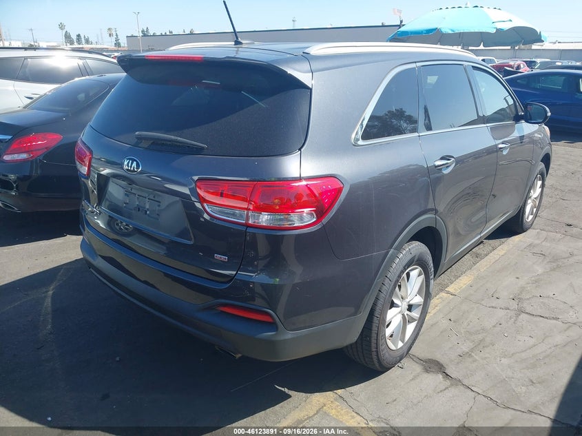 2016 Kia Sorento VIN 5XYPG4A32GG179253 IAAI salvage auction — VANDALISM, Wait Title, sold $1,100 on 2026-10-07 (photo 4)