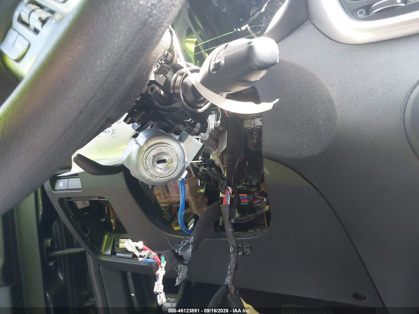 2016 Kia Sorento VIN 5XYPG4A32GG179253 IAAI salvage auction — VANDALISM, Wait Title, sold $1,100 on 2026-10-07 (photo 6)