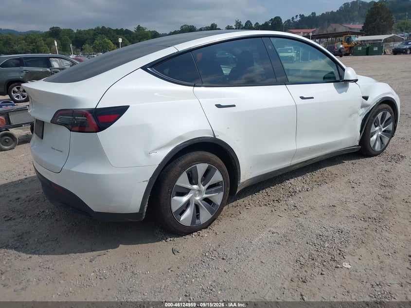 2023 Tesla Model y VIN 7SAYGDEE0PF758817 IAAI salvage auction — SIDE, Wait Title, sold $13,100 on 2026-10-08 (photo 4)