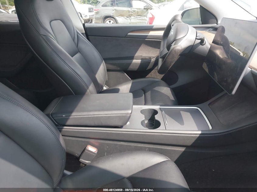 2023 Tesla Model y VIN 7SAYGDEE0PF758817 IAAI salvage auction — SIDE, Wait Title, sold $13,100 on 2026-10-08 (photo 5)