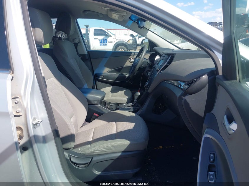 2016 Hyundai Santa fe VIN KM8SMDHF0GU143784 IAAI salvage auction — NORMAL WEAR, Salvage Title, sold $1,300 on 2026-10-03 (photo 5)