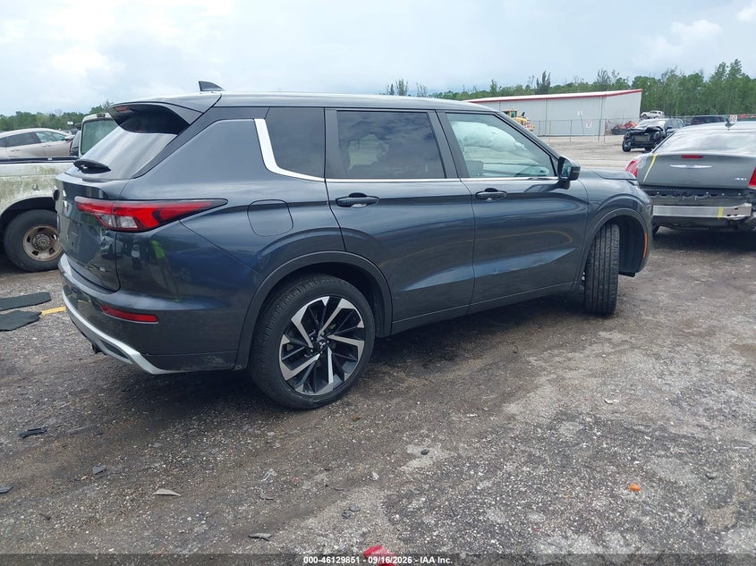 2024 Mitsubishi Outlander VIN JA4J3VA86RZ066021 IAAI salvage auction — SIDE, Rebuildable (Florida), sold $9,900 on 2026-10-17 (photo 4)