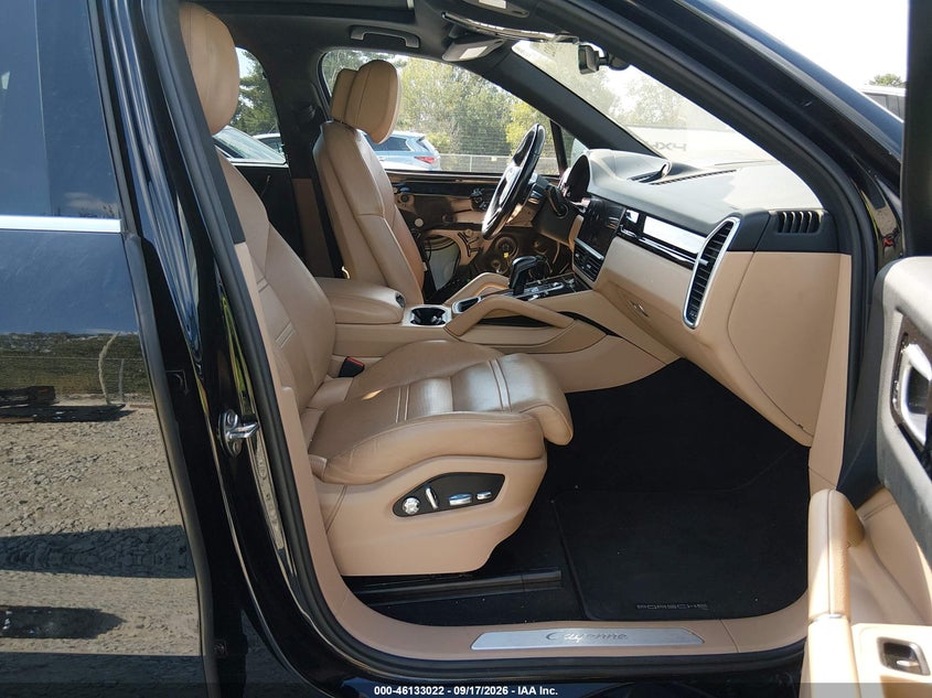 2019 Porsche Cayenne VIN WP1AA2AY9KDA08576 IAAI salvage auction — SIDE, Wait Title, sold $12,300 on 2026-10-08 (photo 5)