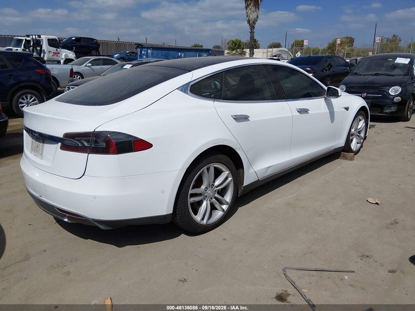 2015 Tesla Model s VIN 5YJSA1S24FF093867 IAAI salvage auction — NORMAL WEAR, Clear - Dealer Only (California), sold $25 on 2026-09-27 (photo 4)