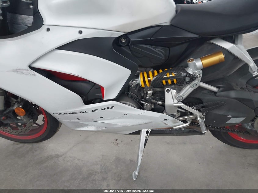 2021 Ducati Panigale VIN ZDMHAATW2MB005186 IAAI salvage auction — FRONT END, Bill Of Sale (Washington), sold $6,275 on 2026-10-07 (photo 9)