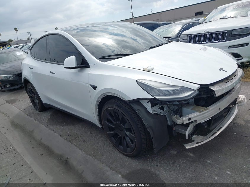 2020 Tesla Model y VIN 5YJYGDEE5LF011110 — IAAI salvage auction photo