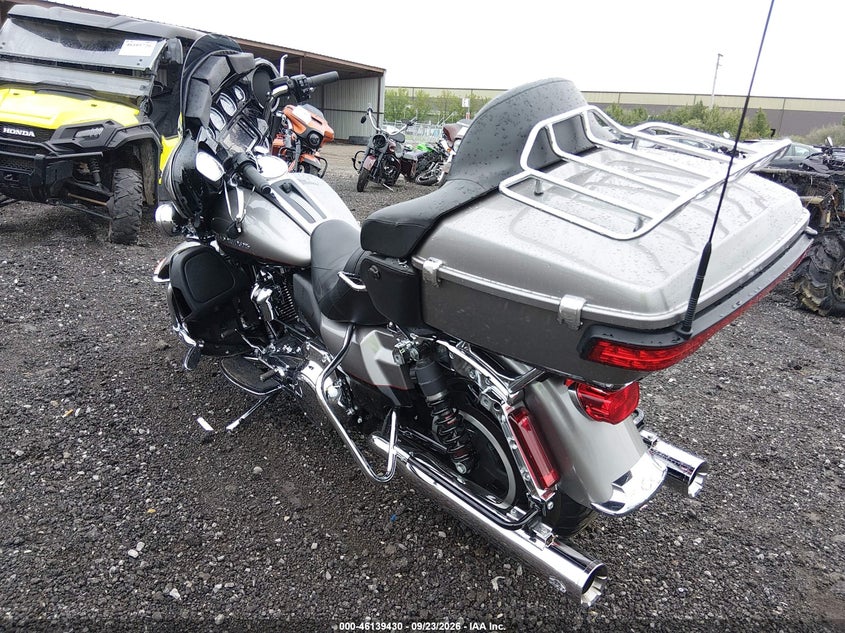 2017 Harley-davidson Flhtk VIN 1HD1KED12HB655029 IAAI salvage auction — LEFT & RIGHT, Salvage (Ohio), sold $3,850 on 2026-10-07 (photo 3)