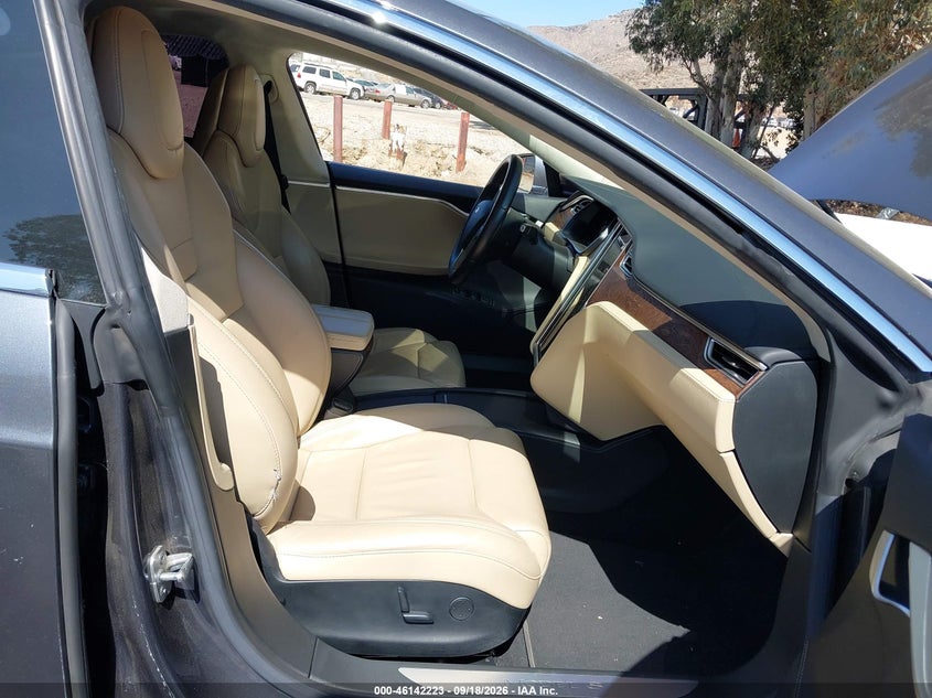 2017 Tesla Model s VIN 5YJSA1E14HF194073 IAAI salvage auction — NORMAL WEAR, Salvage Title, sold $5,150 on 2026-10-11 (photo 5)