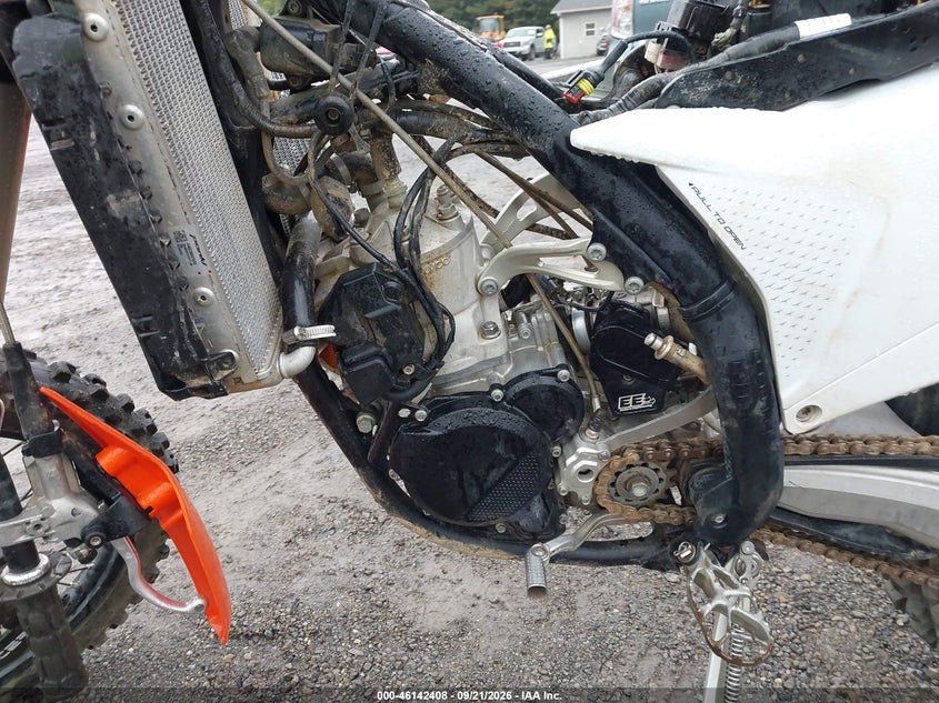 2024 Ktm VIN VBKXCP235RM332817 IAAI salvage auction — ALL OVER, Salvage (Ohio), sold $3,150 on 2026-10-12 (photo 9)