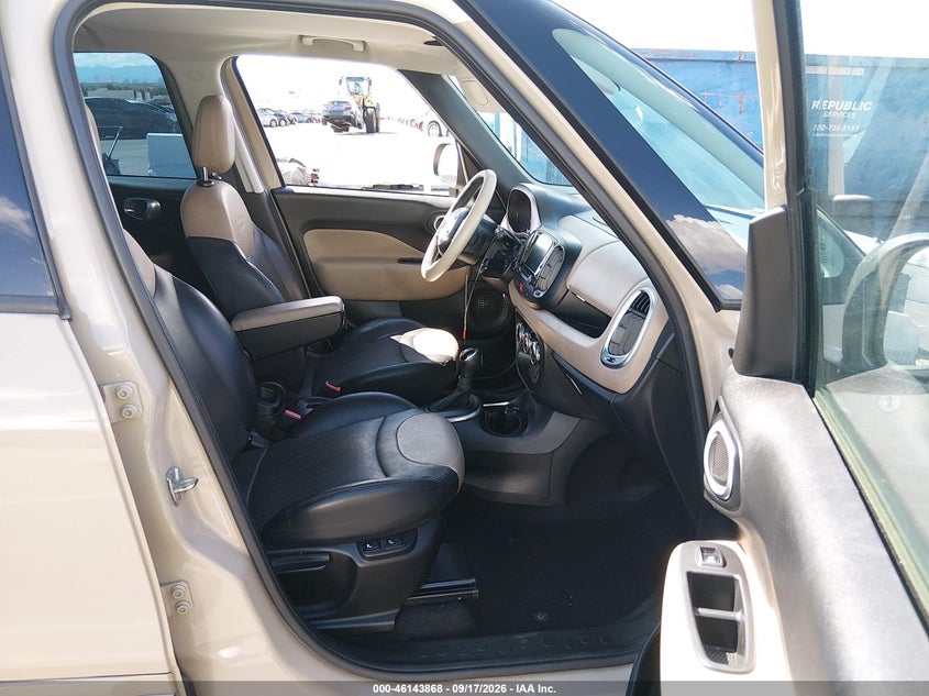 2015 Fiat 500L VIN ZFBCFACHXFZ032187 IAAI salvage auction — NORMAL WEAR, Clear (Nevada), sold $425 on 2026-10-02 (photo 5)