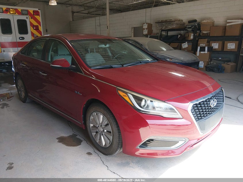 2016 Hyundai Sonata hybrid VIN KMHE24L16GA039395 — IAAI salvage auction photo