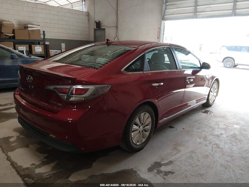 2016 Hyundai Sonata hybrid VIN KMHE24L16GA039395 IAAI salvage auction — NORMAL WEAR, SF97 (Oklahoma), sold $9,350 on 2026-10-07 (photo 4)