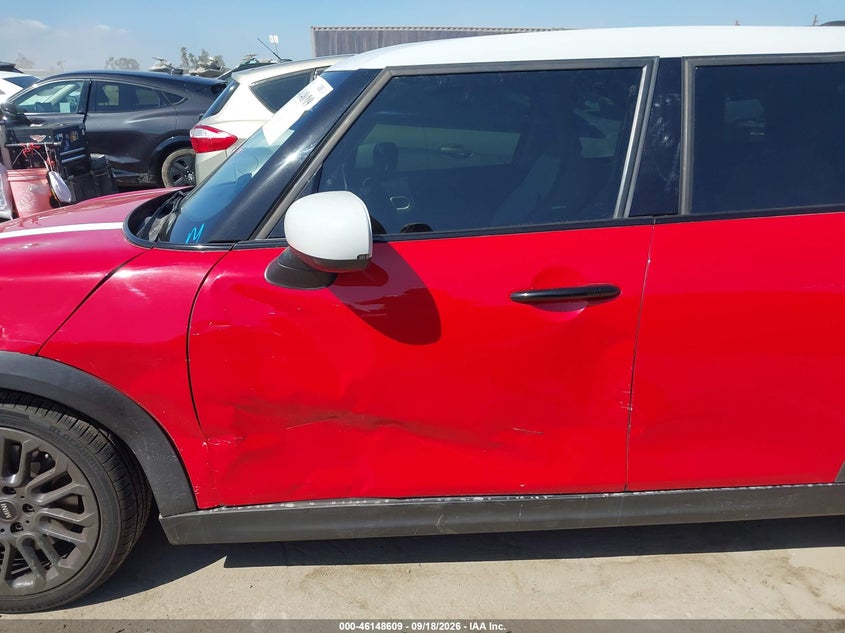 2025 Mini Hardtop VIN WMW53GD06S2W34725 IAAI salvage auction — SIDE, Salvage (California), sold $9,700 on 2026-09-27 (photo 6)
