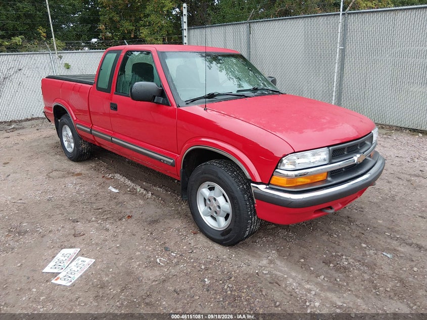 2000 Chevrolet S-10 pickup VIN 1GCDT19W6Y8274547 — IAAI salvage auction photo