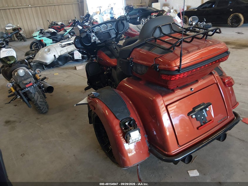2025 Harley-davidson Tri glide ultra VIN 1HD1MAF19SB851914 IAAI salvage auction — SIDE, Salvage (Tennessee), sold $13,200 on 2026-10-20 (photo 3)
