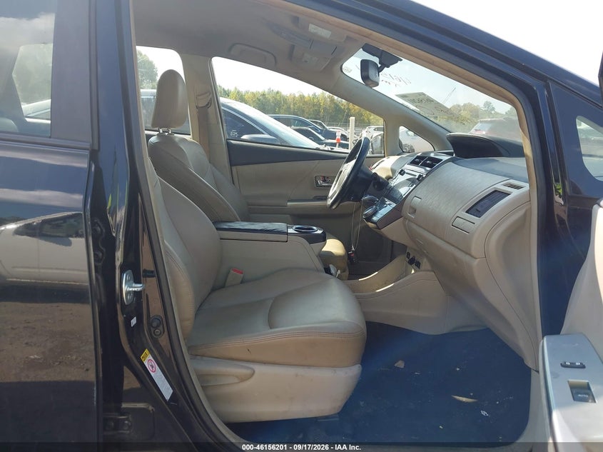 2017 Toyota Prius v (+) VIN JTDZN3EU6HJ064507 IAAI salvage auction — Normal Wear & Tear, Clear, sold $25 on 2026-10-14 (photo 5)