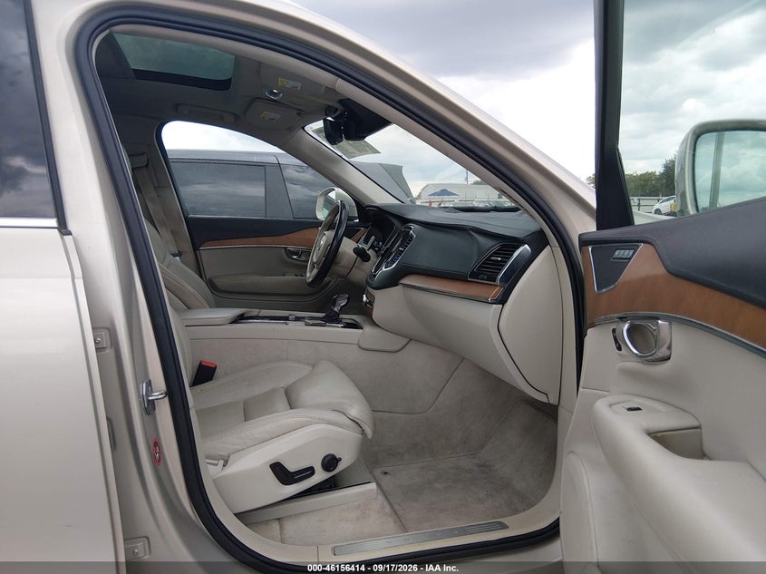 2016 Volvo Xc90 VIN YV4A22PL7G1019429 IAAI salvage auction — NORMAL WEAR, Clear (Louisiana), sold $25 on 2026-10-10 (photo 5)