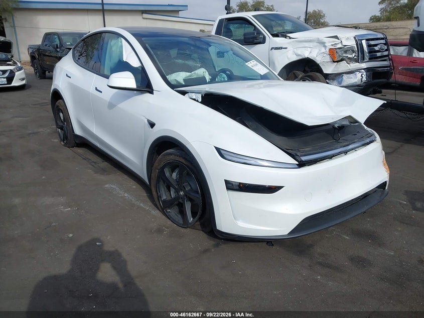 2026 Tesla Model y VIN 7SAYGDEE0TF462965 IAAI salvage auction — FRONT END, Salvage Title, sold $17,700 on 2026-10-23 (photo 1)