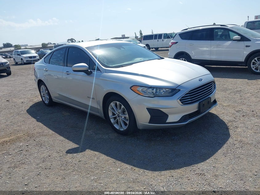 2019 Ford Fusion VIN 3FA6P0LU2KR275334 — IAAI salvage auction photo