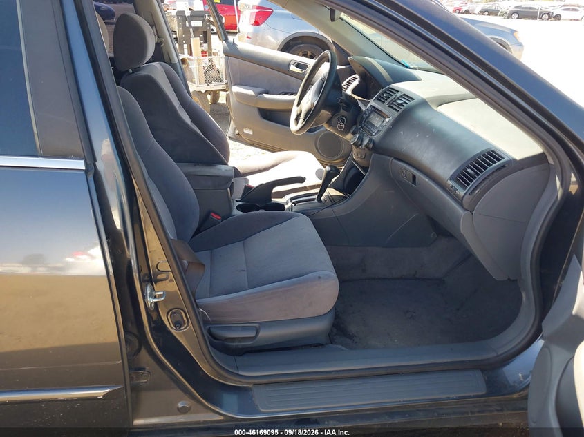 2004 Honda Accord VIN JHMCM56334C034355 IAAI salvage auction — Normal Wear & Tear, Clear, sold $725 on 2026-10-19 (photo 5)