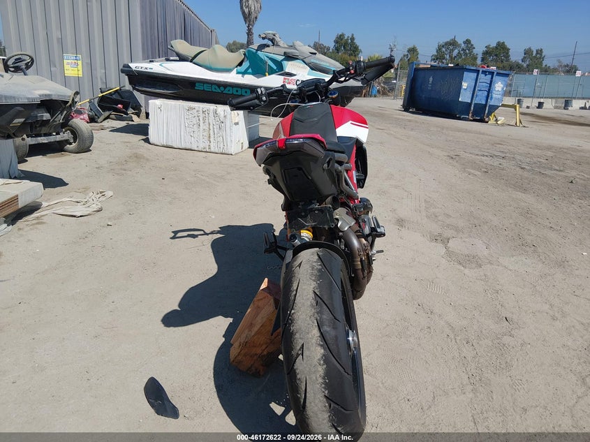 2020 Ducati Hypermotard VIN ZDMBAJDT9LB004884 IAAI salvage auction — SIDE, Salvage (California), sold $2,450 on 2026-10-07 (photo 6)
