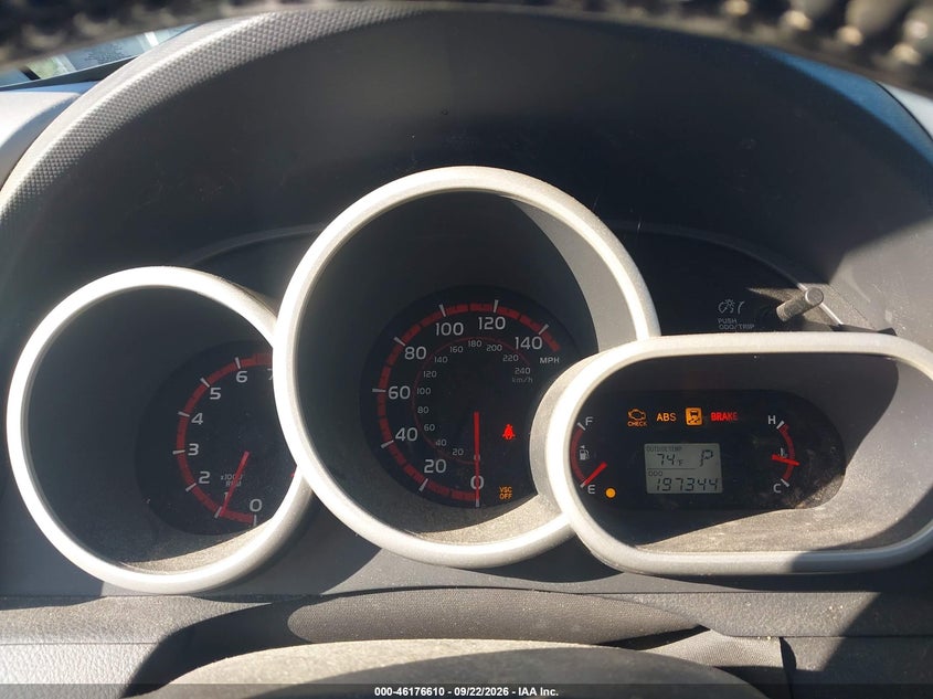 2009 Pontiac Vibe VIN 5Y2SM67029Z468665 IAAI salvage auction — NORMAL WEAR, Clear, sold $700 on 2026-10-02 (photo 7)