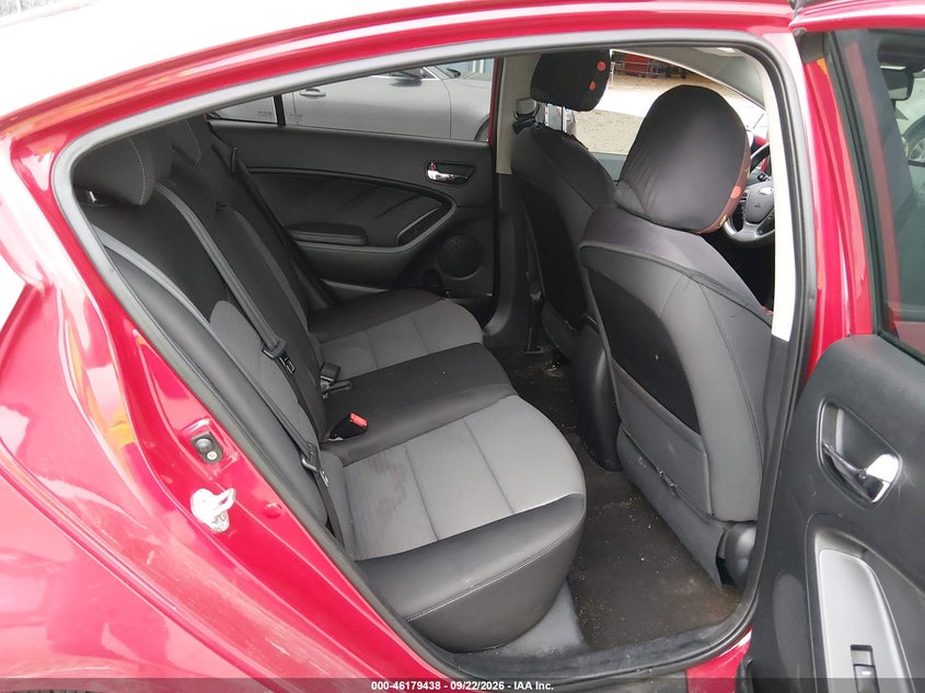 2015 Kia Forte VIN KNAFX4A6XF5435214 IAAI salvage auction — NORMAL WEAR, Original (Kentucky), sold $625 on 2026-10-22 (photo 8)