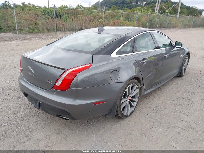 2019 Jaguar Xj VIN SAJWJ1CD8K8W20435 IAAI salvage auction — SIDE, Salvage (Pennsylvania), sold $13,600 on 2026-10-07 (photo 4)
