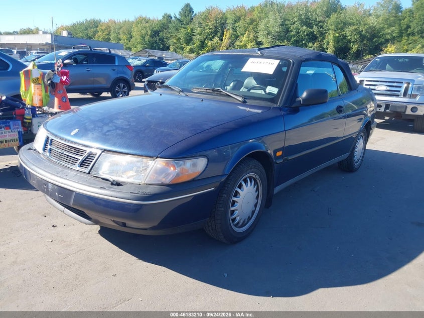 1995 Saab 900 VIN YS3DD75B3S7024269 IAAI salvage auction — NORMAL WEAR, Clear (Connecticut), sold $400 on 2026-10-08 (photo 2)