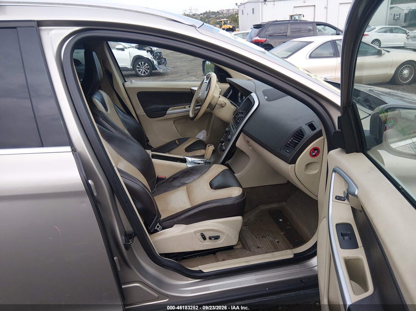 2011 Volvo Xc60 VIN YV4952DL4B2197896 IAAI salvage auction — RIGHT FRONT, Salvage (Pennsylvania), sold $0 on 2026-10-04 (photo 5)