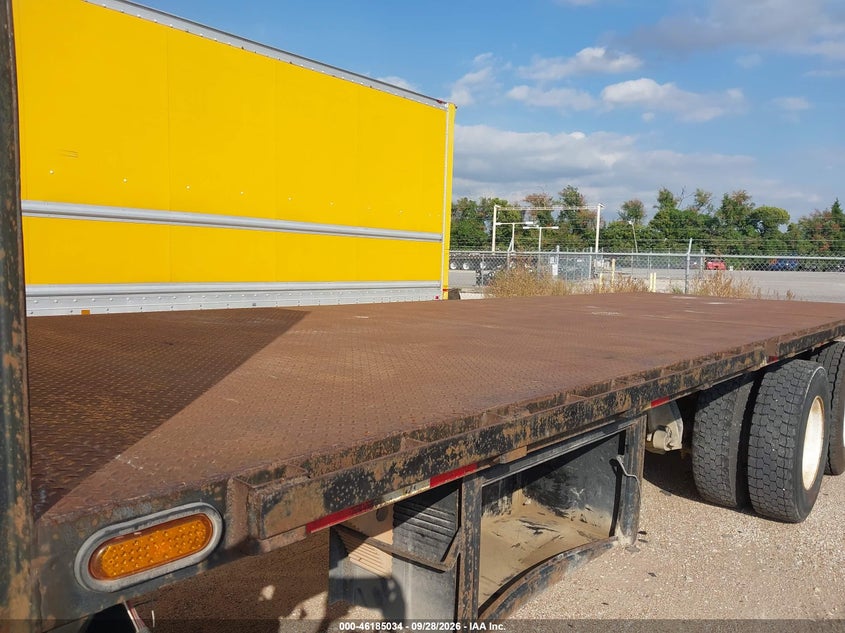 2015 VIN 1FVHCYCY0FHGJ9399 IAAI salvage auction — Left & Right Side, Clear, sold $12,300 on 2026-10-09 (photo 6)