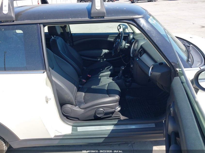 2011 Mini Cooper VIN WMWSU3C52BT093429 IAAI salvage auction — NORMAL WEAR, Clear - Dealer Only (California), sold $0 on 2026-09-29 (photo 5)