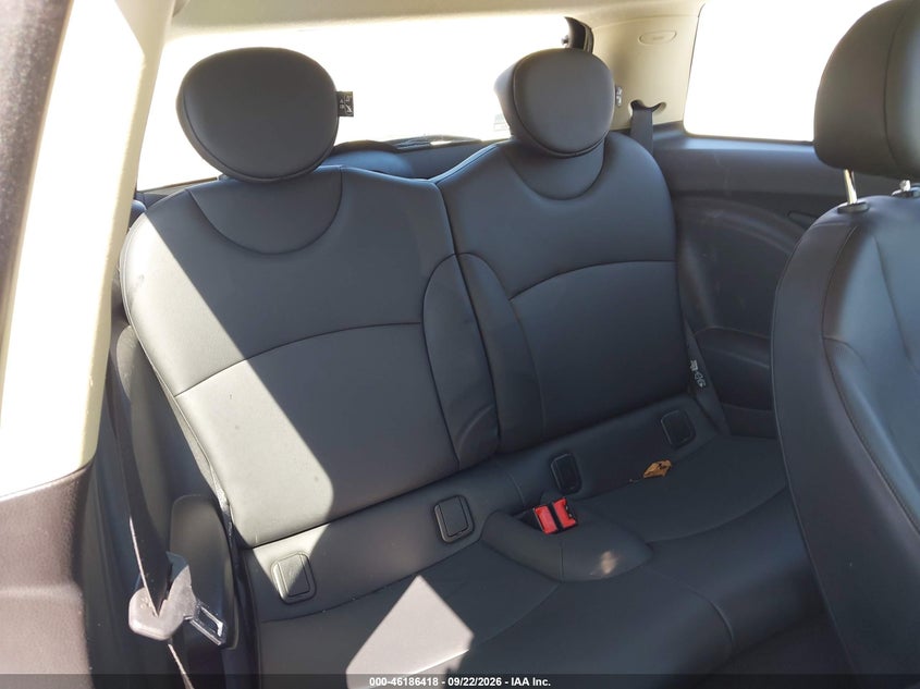 2011 Mini Cooper VIN WMWSU3C52BT093429 IAAI salvage auction — NORMAL WEAR, Clear - Dealer Only (California), sold $0 on 2026-09-29 (photo 8)