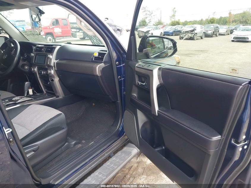 2018 Toyota 4runner VIN JTEZU5JR3J5170925 IAAI salvage auction — FRONT & REAR, Rebuildable (Florida), sold $8,100 on 2026-10-10 (photo 5)