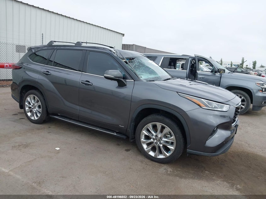 2024 Toyota Highlander VIN 5TDXBRCH7RS617842 — IAAI salvage auction photo
